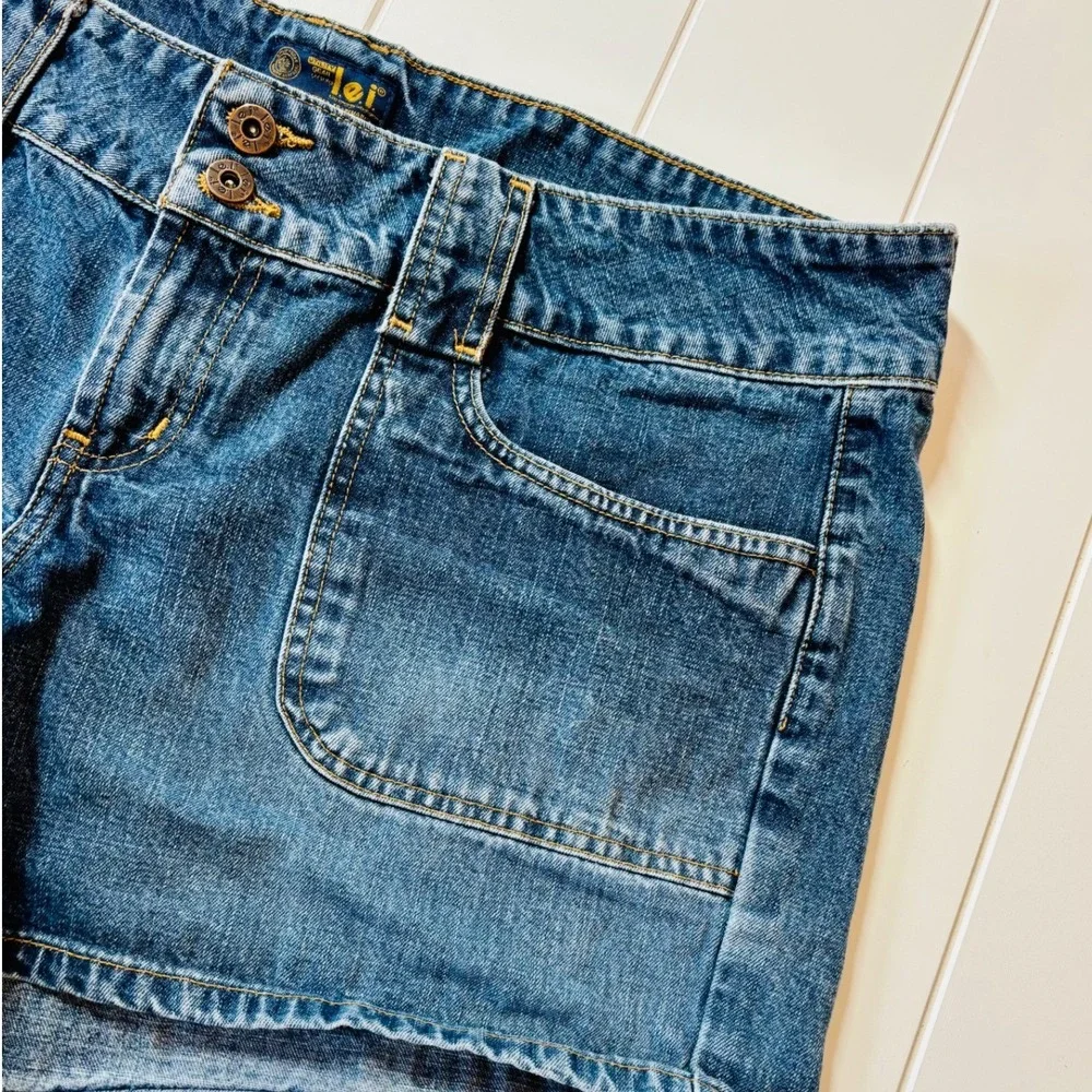 Vintage Women's Y2K Low Rise Denim Shorts Medium Wash Utility Pocket Size 18